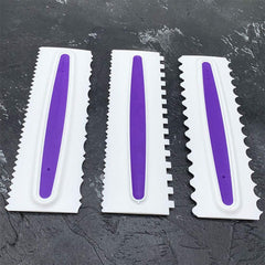 RKPM HOMES Cake Scrapper Cream Comb Icing Smoother Decorating Edge DIY Plastic Sawtooth Cake Tool Icing Polisher for Mousse Butter Sugarcraft Dessert Biscuits Chocolate White/Purple (1 Set of 3 Pcs)