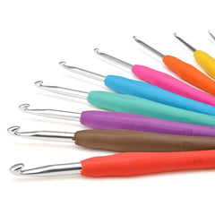 RKPM 8 Pcs Crochet Hooks Set Ergonomic Soft Handle Needles Knit Weave Craft Yarn Different Size Multi Colour